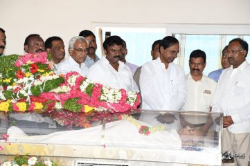 Celebs Pay Condolences to C Narayana Reddy